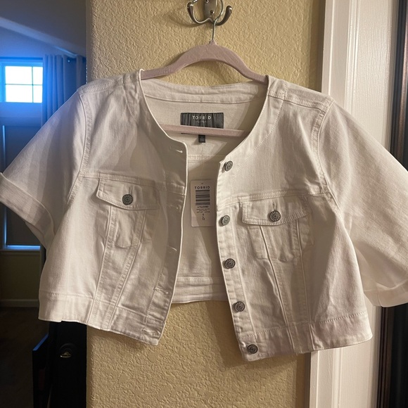 Torrid- size 0-White Cropped Denim Jacket - Picture 1 of 4